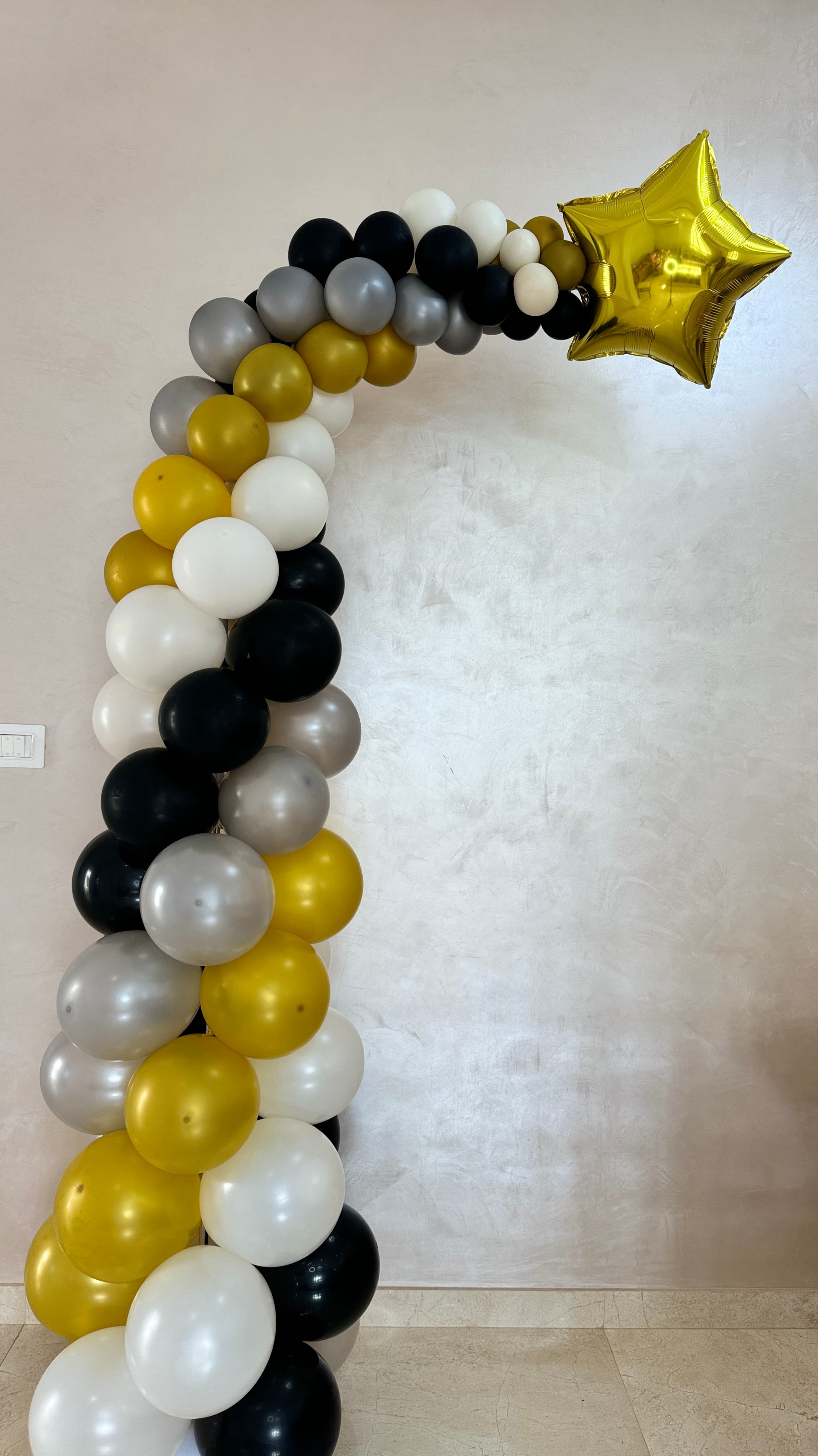 Leaning Star Balloon Column